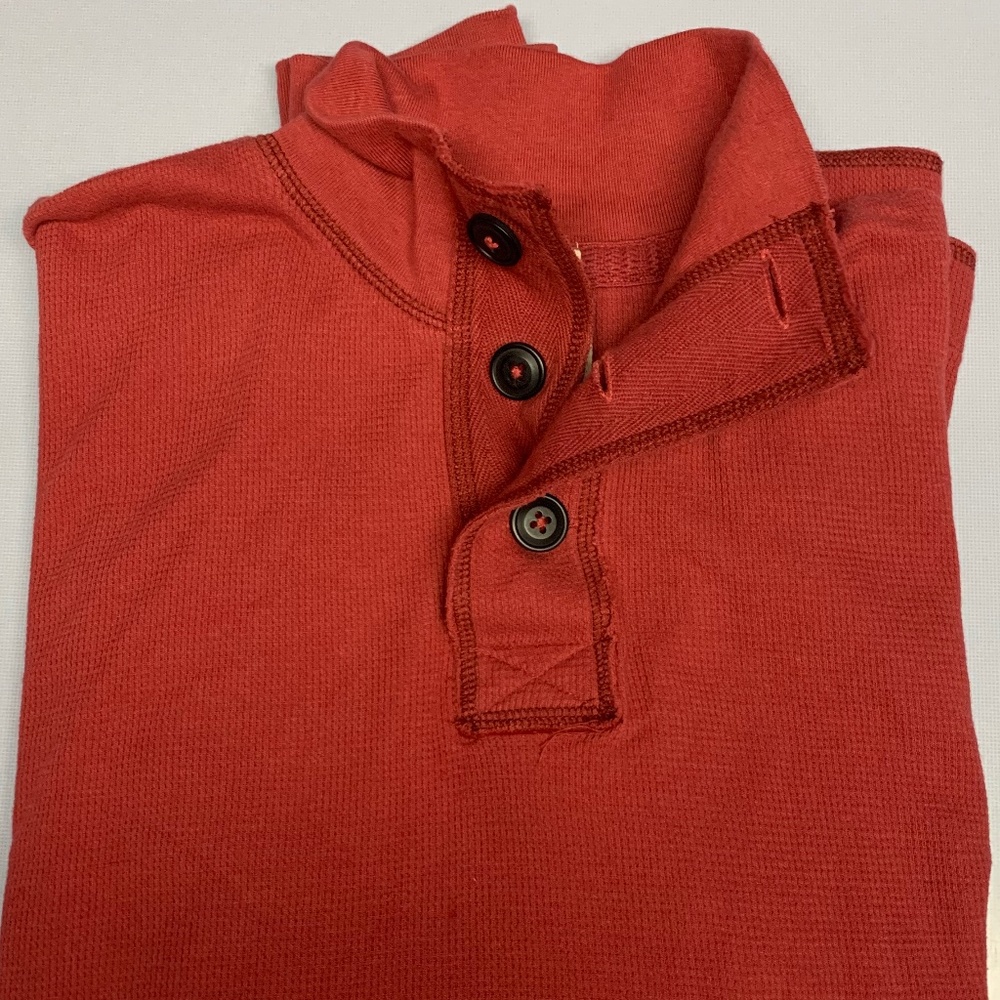 Men's 3 Button Mock Neck. Large